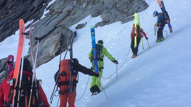 تسلّق الجبال : وفاة خمسة متسلقين إثر عاصفة ضربت قمة جبل إيلبروس الروسية .