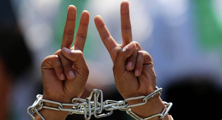 الأسرى الفلسيطينيون الإداريون يواصلون مقاطعة محاكم الاحتلال لليوم الـ33