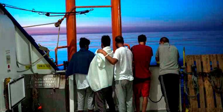 انتشال جثث 15 مهاجرا بعد تحطم قاربين قبالة السواحل الليبية