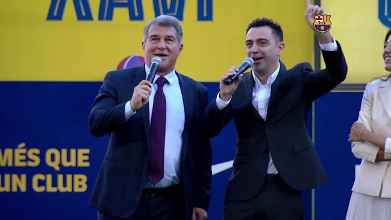 بعد عودته لقيادة فريقه السابق كمدرّب , تشافي يعِد الجماهير بإعادة برشلونة إلى طريق الألقاب .