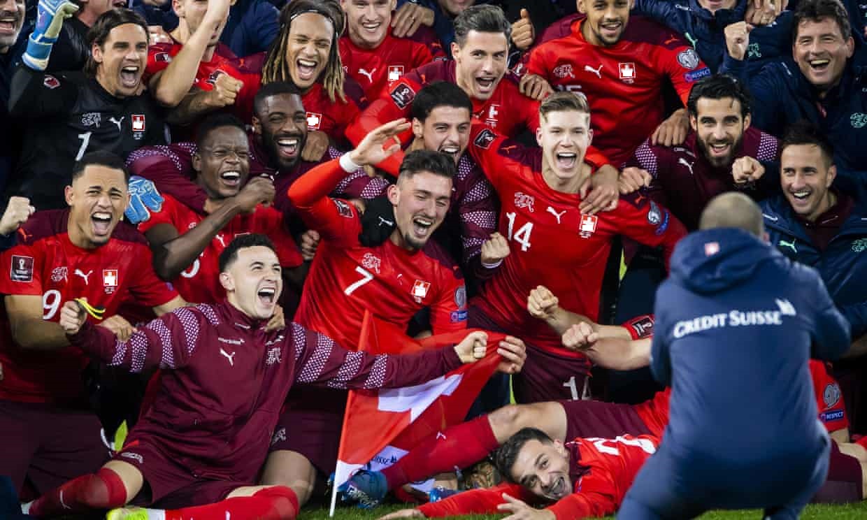 التصفيات الأوروبية المؤهّلة لمونديال قطر 2022 لكرة القدم : إنكلترا وسويسرا تلحقان بالمتأهلين , وإيرلندا الشمالية تدفع بإيطاليا إلى الملحق . والأنظار نحو مجموعة هولندا هذا المساء .