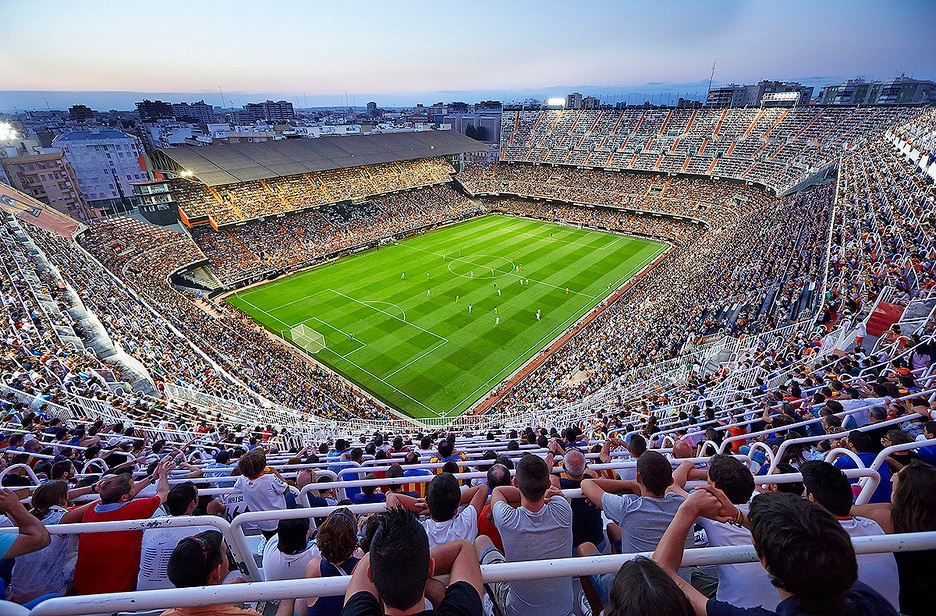 البطولات الوطنية الأوروبية لكرة القدم :إسبانيا , ريال مدريد يُحلّق وحيداً . إيطاليا , إنتر ميلان ينتزع الصدارة . فورمولا وان , الهولندي فرستابن بطلاً للعالم للمرّة الأولى .