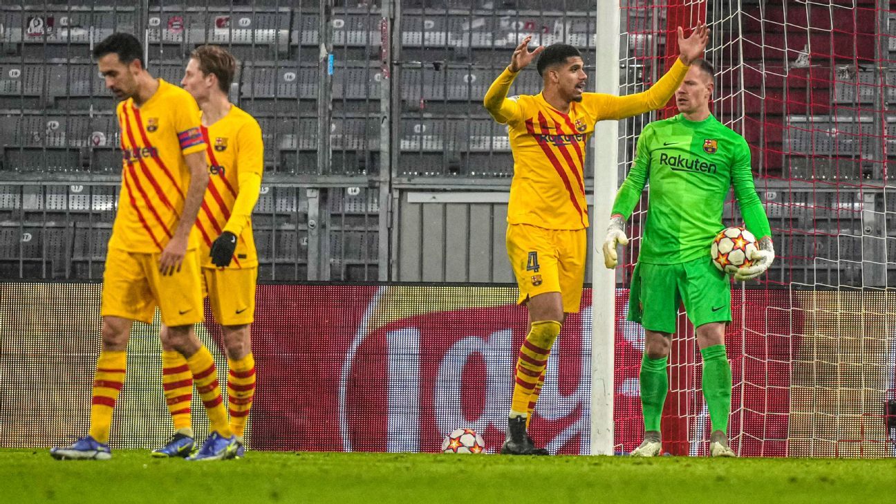 المرحلة السادسة الأخيرة من دور المجموعات لبطولة دوري أبطال أوروبا لكرة القدم : برشلونة وإشبيلية خارج البطولة .