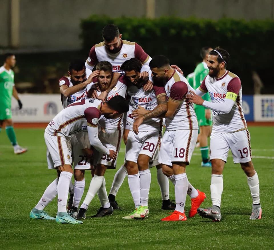 افتتاح المرحلة السابعة من بطولة الدوري اللبناني لكرة القدم : تعثّر العهد المتصدر , سبورتنغ بيروت يُسقِط الساحل ويُعجِّل برحيل المدرّب السوري حسين عفش , والنّجمة يحسم القمّة مع الأنصار ويقترب من الصدارة .