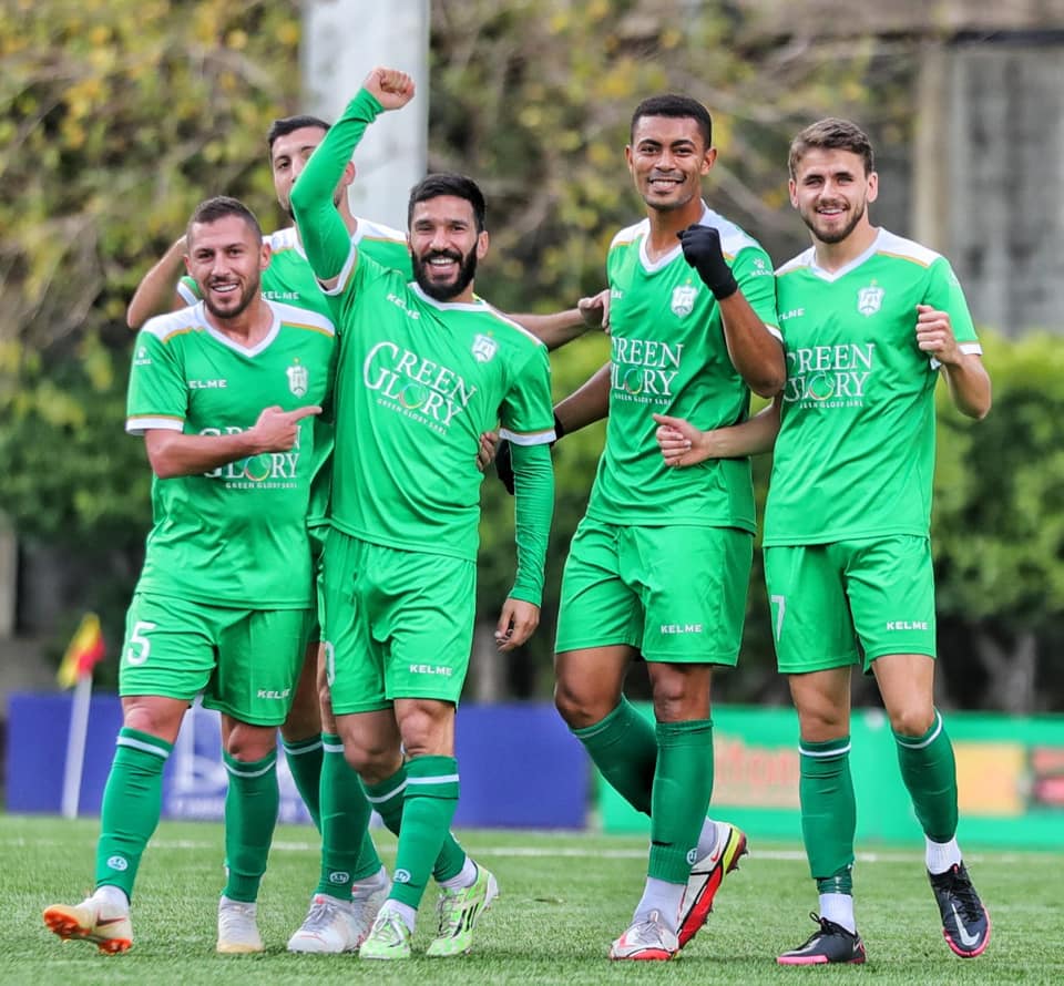 كأس لبنان في كرة القدم : الأنصار والبرج يُكملان عقد الدّور النصف نهائي . البطولات الوطنية الأوروبية في كرة القدم : إسبانيا , بن زيما يُبقي ريال بعيداً في الصدارة . إيطاليا , آسي ميلان يستعيد المركز الثاني من نابولي .