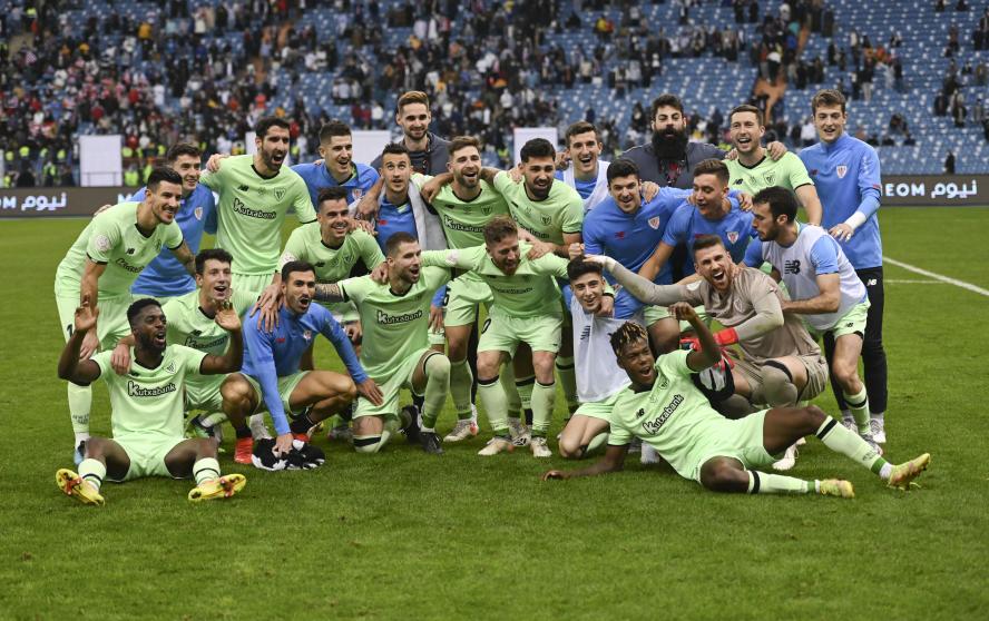 كأس السوبر الإسبانية : أتليتيكو بلباو يواجه ريال مدريد في النهائي . مهازل كأس الأمم الإفريقة تتواصل : بعد الطعن بالسكاكين وإصابة حكم مباراة تونس ومالي بضربة شمس , منع حارس المغرب ياسين بونو من التحدّث بالعربية .