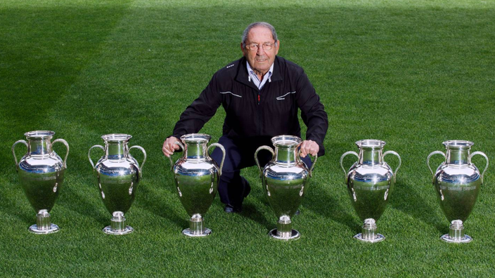 وفاة فرنسيسكو خينتو أحد رموز ريال مدريد في الخمسينات والستينات , صاحب الرقم القياسي بعدد الألقاب في كأس الأندية الأبطال .