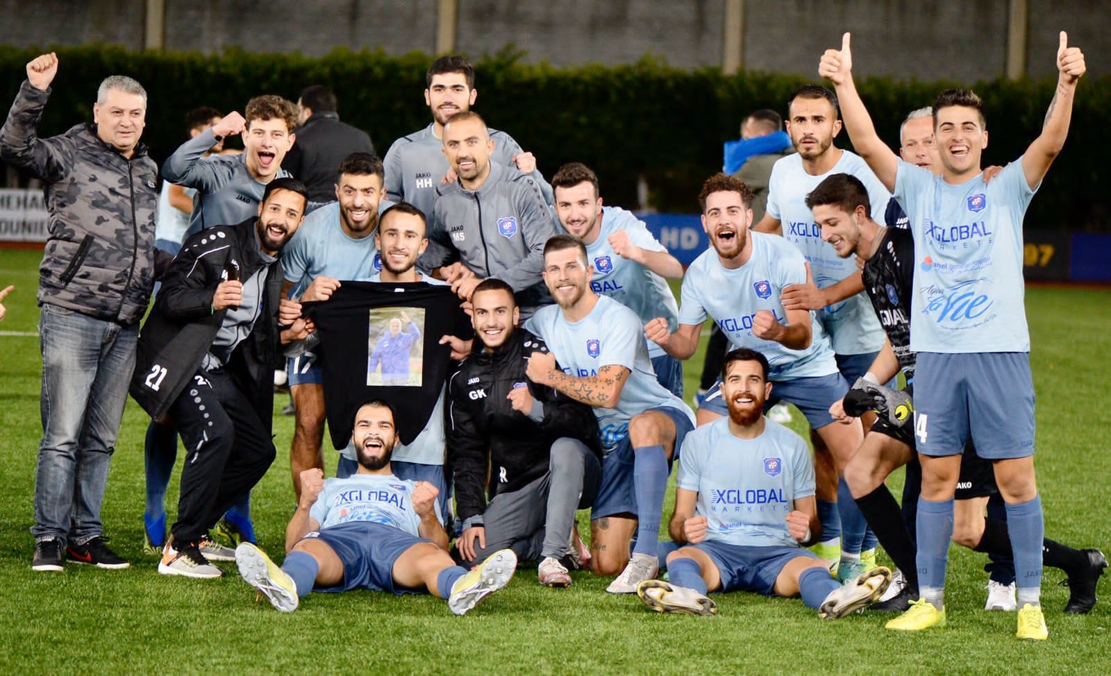 الدوري اللبناني لكرة القدم , ختام المرحلة الثامنة : الأنصار ثامناً بفارق نقطة عن منطقة الهبوط , والصفاء يواصل الغرق إلى المركز الأخير . البطولات الأوروبية : ولفرهامبتون يصدم مانشستر يونايتد , وإشبيلية يعود للإقتراب من ريال  .