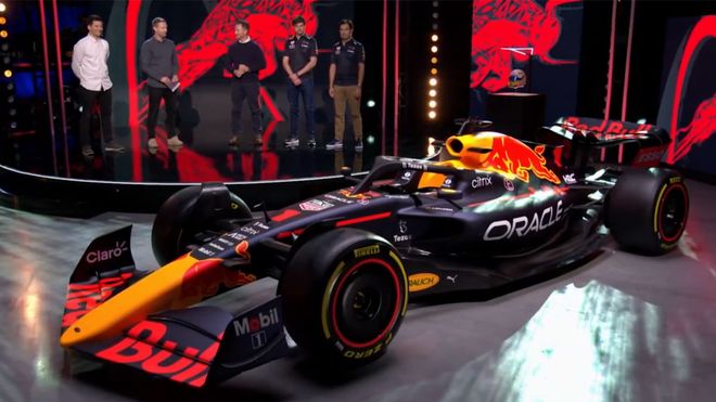 فورمولا وان : حظيرة ’’رد بول أوراكل’’ بطلة العالم تكشف عن سيارتها للموسم الجديد .