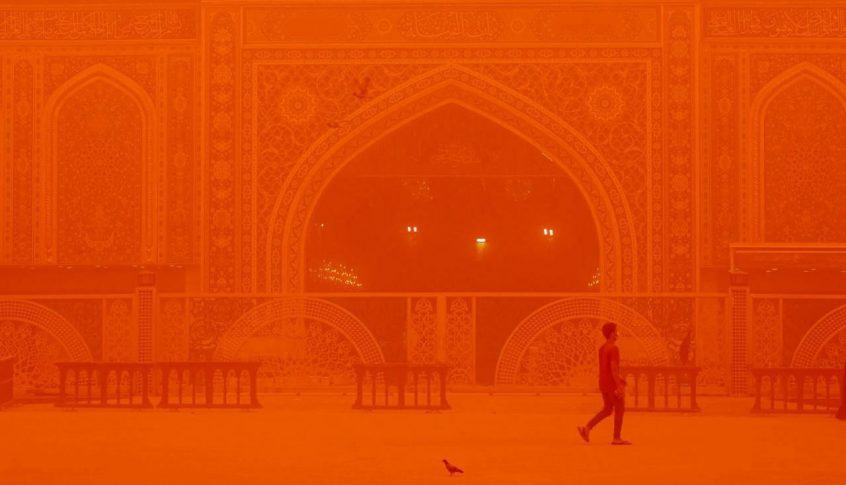 عاصفة ترابية ضربت عددا من الدول العربية واوقفت رحلات جوية