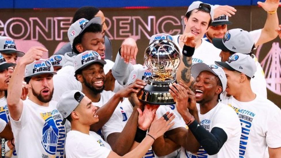 الدوري الأميركي لكرة السلّة للمحترفين : غولدن ستايت بطلاً للمنطقة الغربية بفوزه على دالاس , وينتظر في النهائي بطل الشرقية .