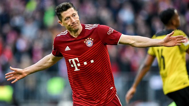 النّجم البولندي ليفاندوفسكي يرفض تجديد عقده مع بايرن ميونيخ ويضغط للرحيل إلى برشلونة .