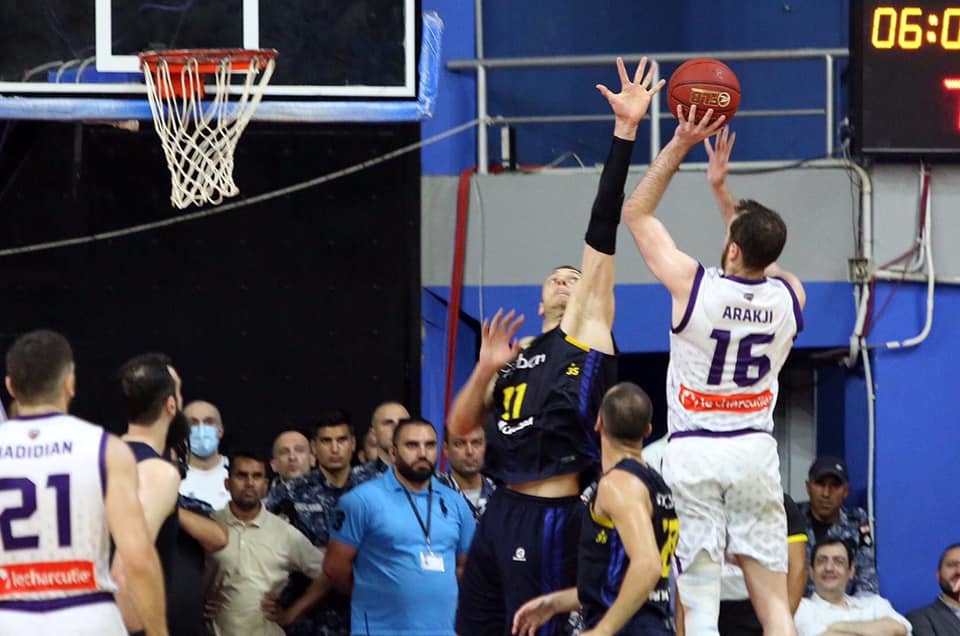 الدّور النهائي من بطولة لبنان في كرة السلّة : الرياضي يستعيد توازنه بعد خسارتين ويتقدّم في السلسلة (3-2) على أرض بيروت .