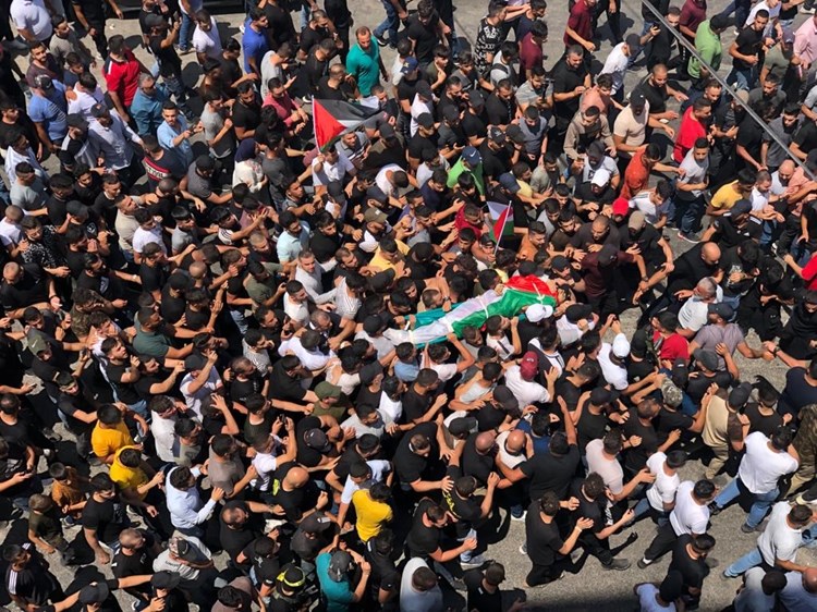 تشييع حاشد للشهيد إبراهيم النابلسي ورفيقيه في نابلس