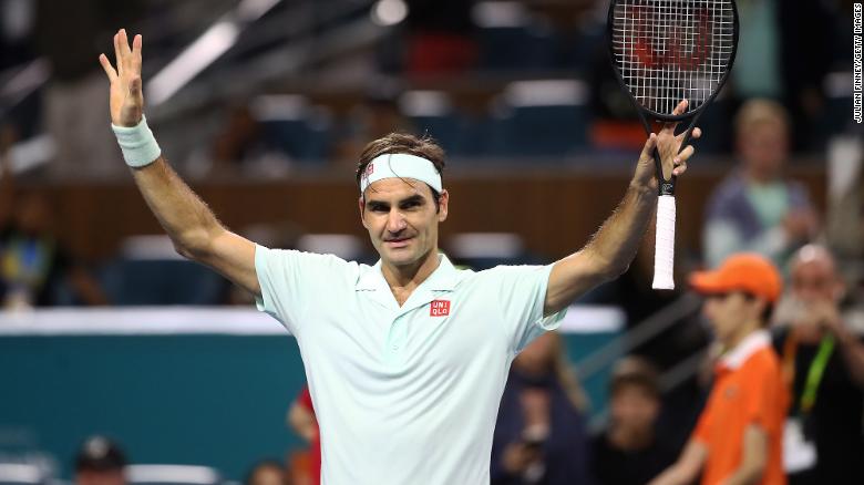 السويسري روجيه فيديرير يُعلن اعتزاله كرة المضرب .