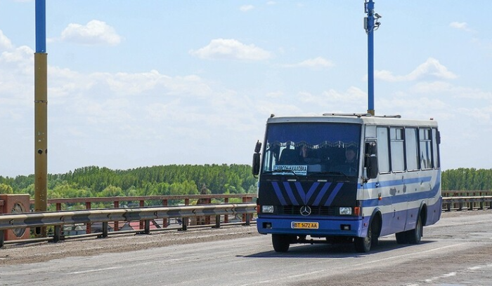 قتلى وجرحى في ضربة بصاروخ أوكراني لحافلة في خيرسون