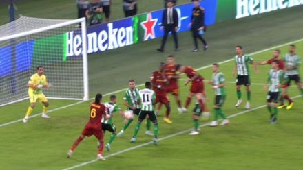 بعد احتساب ركلة جزاء لروما أمام ريال بتيس في الدّوري الأوروبي , وسائل الإعلام الكتالونية تواصل هجومها على الحكم الهولندي فان بوكل .