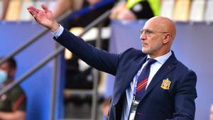 لويس دو لافوينتي مدرّباً جديداً لمنتخب إسبانيا خلفاً للويس إنريكه المُقال .