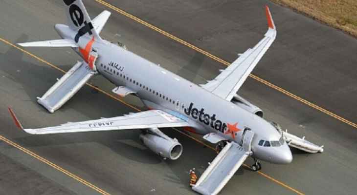 إصابة 5 ركاب أثناء إجلائهم من طائرة يابانية بسبب تهديدات بوجود قنبلة