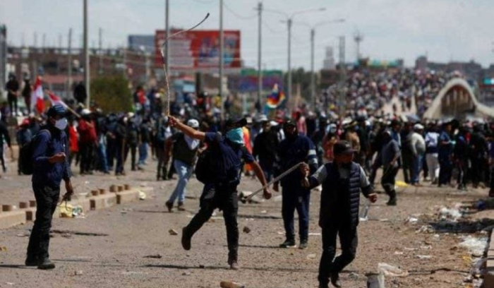 سقوط 17 قتيلا في البيرو في صدامات بين متظاهرين وقوات الأمن