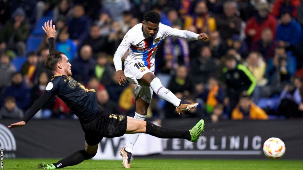 كأس ملك إسبانيا في كرة القدم : برشلونة يُعاني لتخطي إنتر سيتي من الدرجة الثالثة .