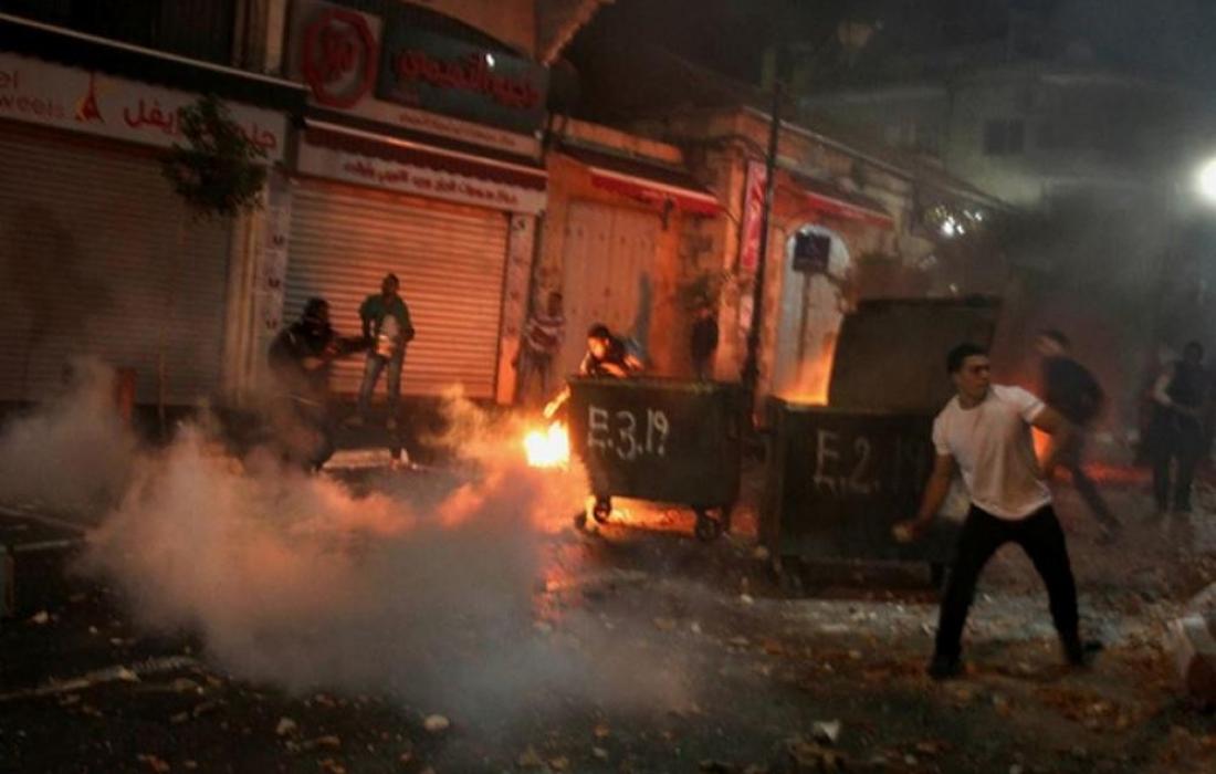 إصابات في مواجهات مع الاحتلال بمخيم العروب واعتقال أربعة مواطنين في يطا