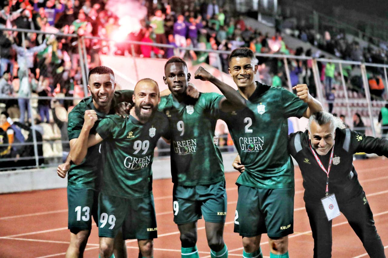 الدّوري اللبناني لكرة القدم , المرحلة الثامنة من سداسي الأوائل : الأنصار يتمسّك بالصدارة , والحسم مؤجّل حتى المرحلتبن الأخيرتين .