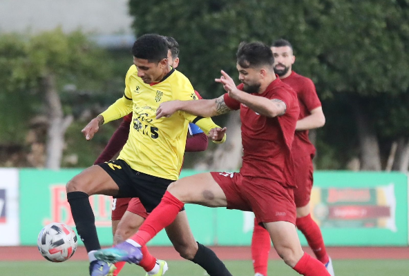 الدّوري اللبناني لكرة القدم , المرحلة السابعة من سداسي الأوائل , تعثّر فرق الصدارة الثلاثة يؤجّل الحسم .