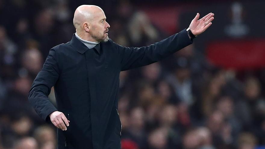 بعد إقصائه برشلونة من الدوري الأوروبي , إريك تن هاغ يتحدى : باستطاعتنا الفوز على أيّ فريق .