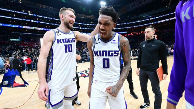 الدوري الأميركي لكرة السلّة للمحترفين : في مباراة تقطع الأنفاس ساكرامنتو يفوز على لوس انجلس كليبرز بنتيجة قياسية (176-175) .