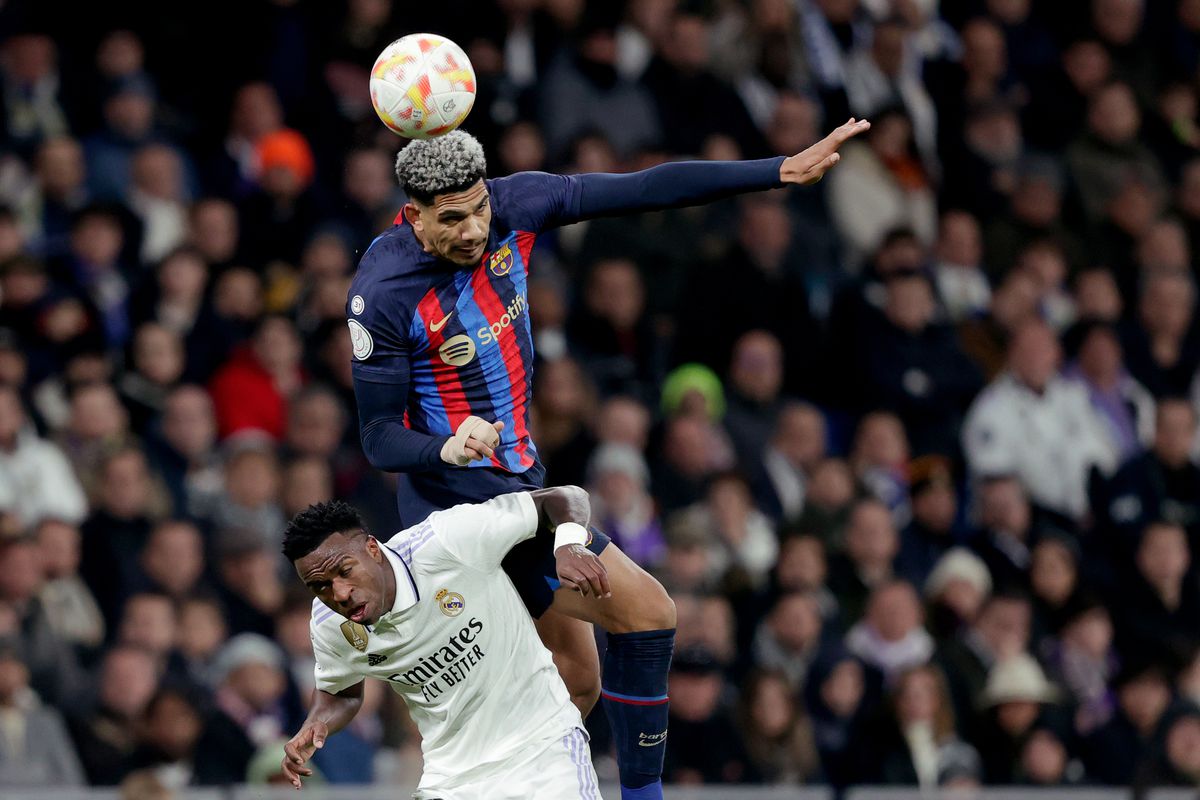 ’’ رونالد أراوخو ’’ نجم دفاع برشلونة , قبل لقاء القمّة أمام ريال مدريد غداً : ستكون مباراة البطولة .