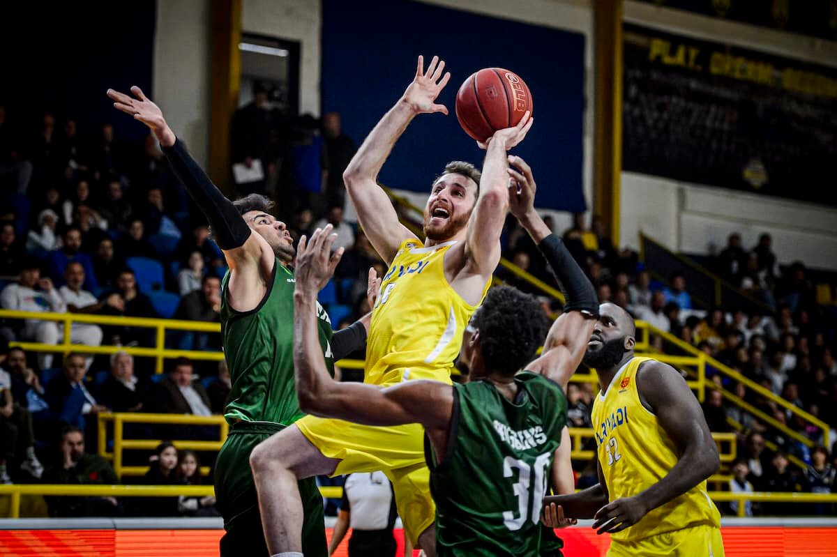 بطولة دوري السوبر غرب ءاسيا في كرة السلّة WASL : الرياضي بيروت يفوز على نفط الجنوب العراقي .