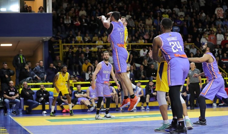 شاباز محمد يقود بيروت إلى إسقاط الرياضي ويغادر إلى الصين .