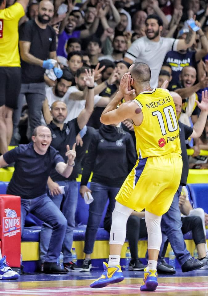 بطولة الدوري اللبناني لكرة السلّة , في متناول الرياضي بعد تقدّمه على دينامو (3-1) في السلسلة .