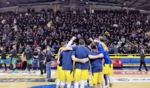 الرياضي يصدم الحكمة , ويتقدّم عليه في سلسلة الدّور النّصف نهائي 1-0 .