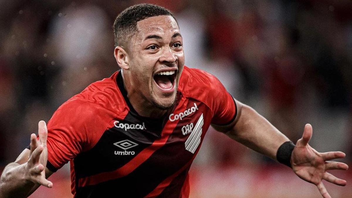 برشلونة يعلن ضمّ النّجم البرازيلي الصاعد فيتور روكي .