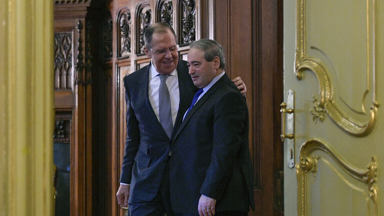 لافروف والمقداد يبحثان بالتفصيل الوضع في سوريا وما حولها