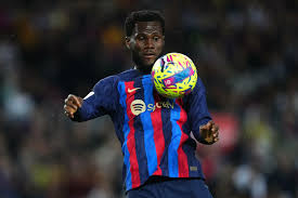 فرانك كيسييه ينتقل من برشلونة إلى الأهلي السعودي .