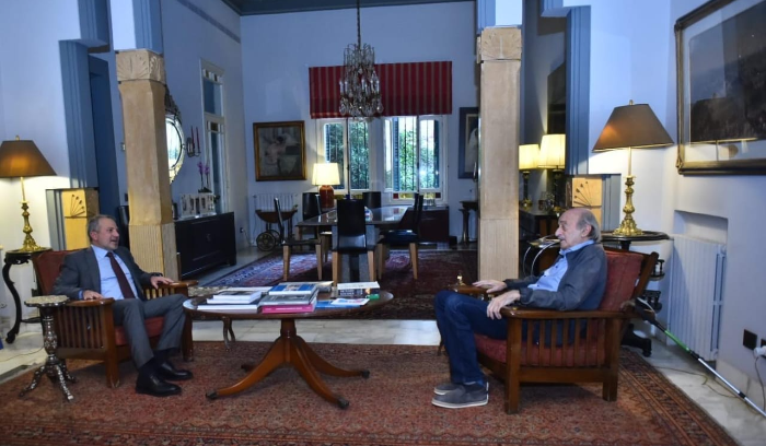 جنبلاط التقى باسيل : مصير لبنان على المحك.