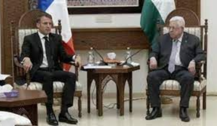 عباس لماكرون: نرفض أي حلول جزئية أو أمنية.