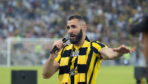 بن زيما يعلن تضامنه مع أهل غزّة .