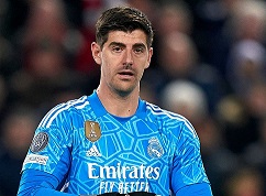 حارس مرمى ريال مدريد تيبو كورتوا يجمع التبرعات للصهاينة .