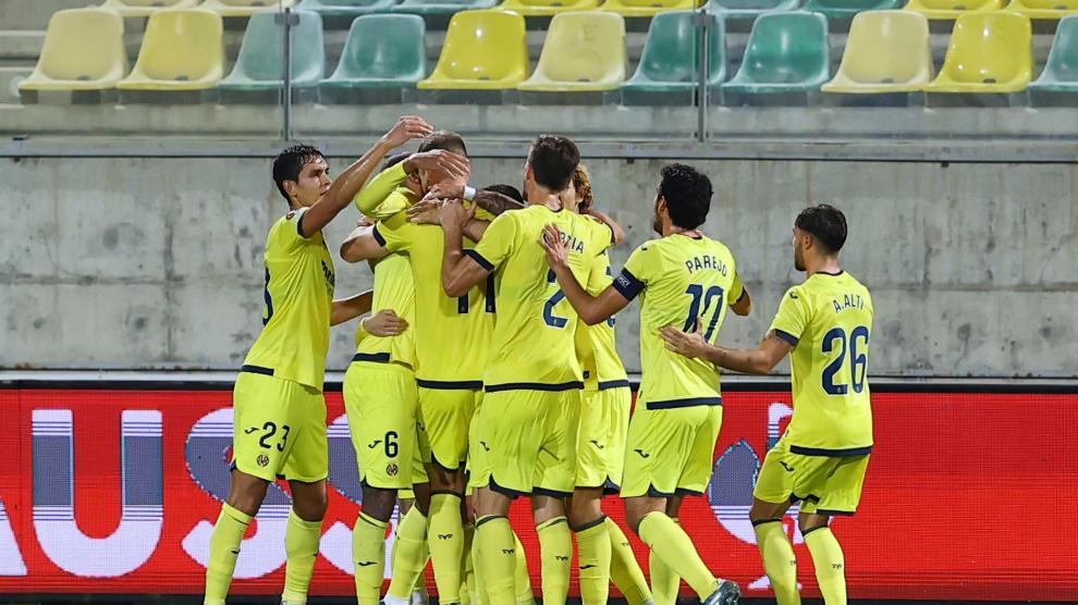 لاعبا فياريال يرفضان الوقوف حدادًا على الضحايا الصهاينة .