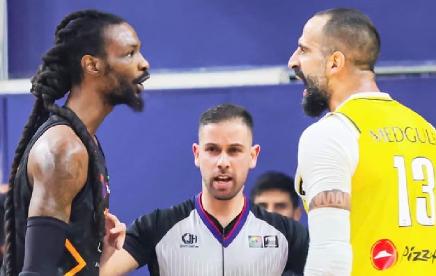 الهومنتمن يُسقِط الرياضي بيروت في المنارة , ويُعلن نفسه منافسًا جديًّا على اللقب .