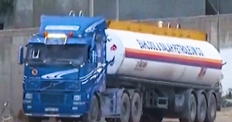 هيئة المعابر والحدود الفلسطينية: إدخال 17 ألف لتر من الوقود الى غزة لصالح شركة الاتصالات