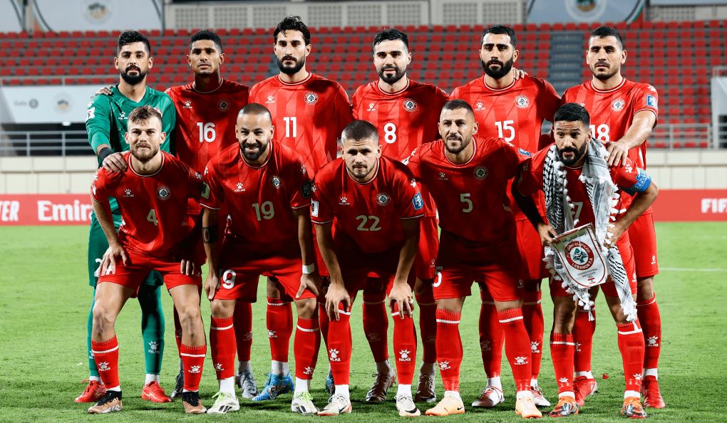منتخب لبنان يعود إلى بيروت بعد خسارتيه أمام أستراليا .