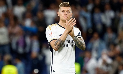 طوني كروس نجم ريال مدريد يعلن اعتزاله كرة القدم .