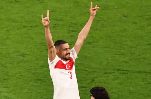 الإتحاد الأوروبي يوقف ديميرال مباراتين .