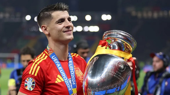 آ سي ميلان يضمّ قائد منتخب إسبانيا ألفارو موراتا .