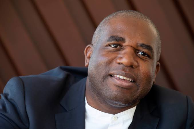 وزير خارجية بريطانيا يشارك في محادثات جنيف حول البرنامج النووي الإيراني